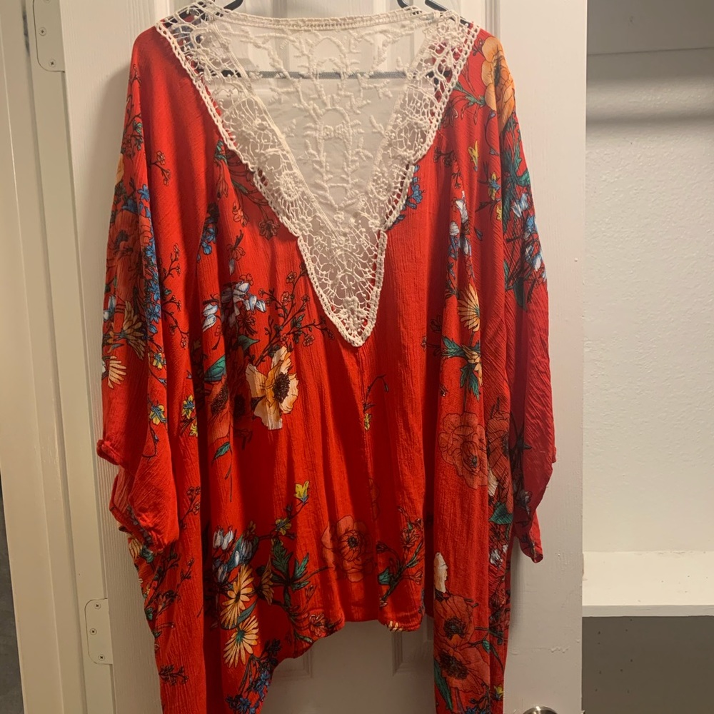 Red flower shrug - Picture 2 of 2